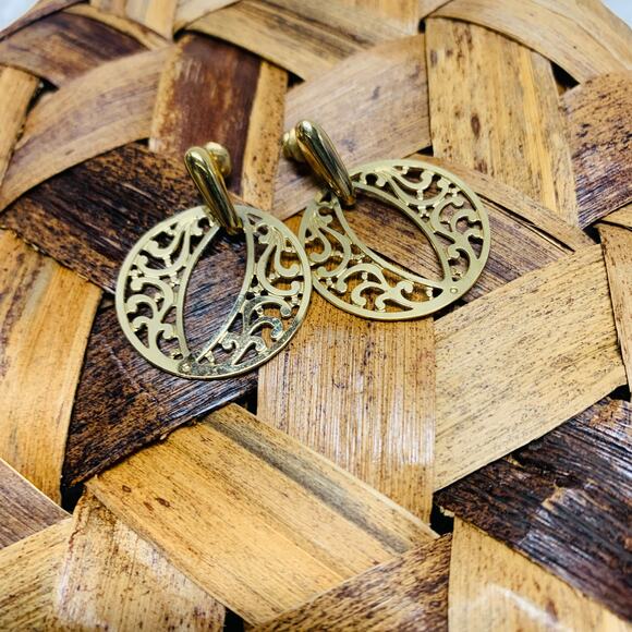 Gold Door Knocker Hoop Filigree Earrings 1 3/8" drop x 1" - Picture 3 of 4